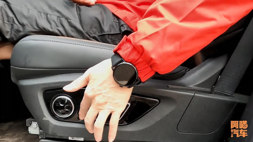 新手开车正确驾驶姿势图解,开车必备你一定要了解的驾驶技巧