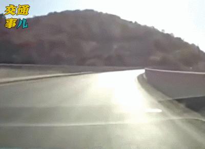 一组动图警示你：迎着阳光开车，刺眼的光线容易干扰司机的判断，阳光直射的时候记得戴好太阳镜放下遮阳板