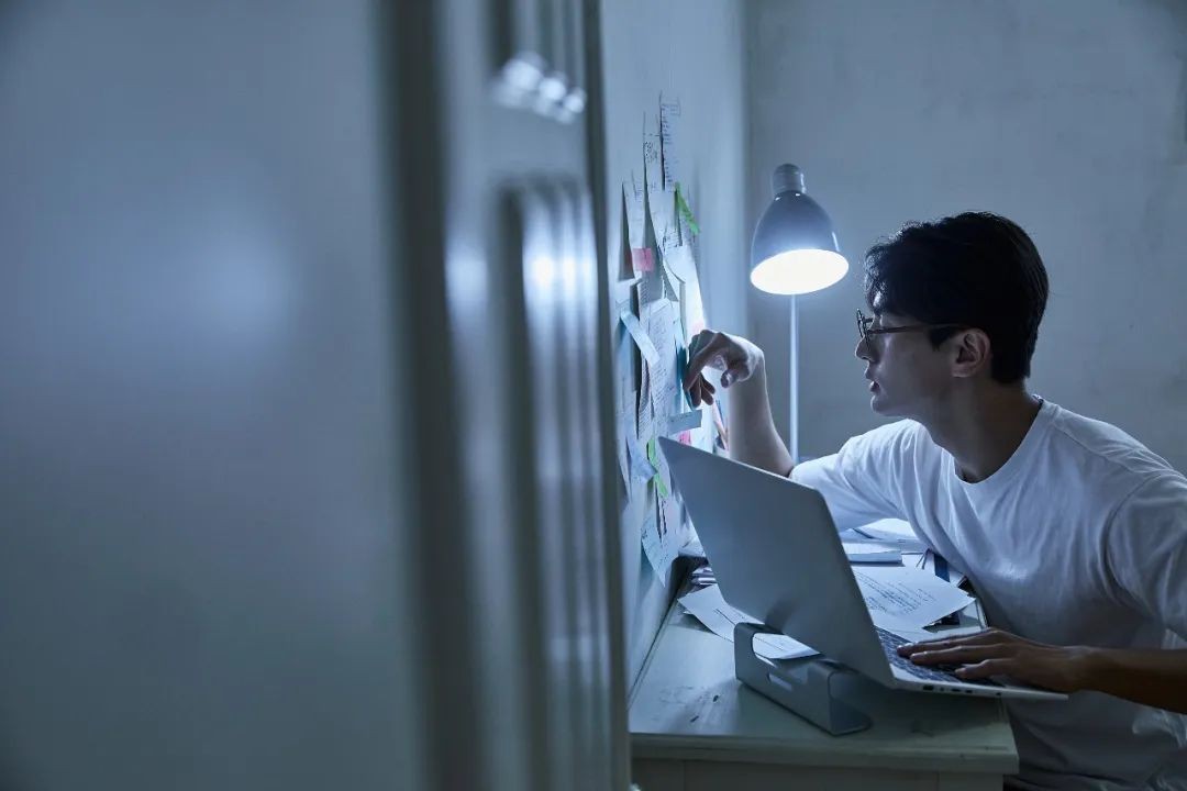 2亿中国人打零工:做核酸试剂包装日入240元,摘草莓月入2万