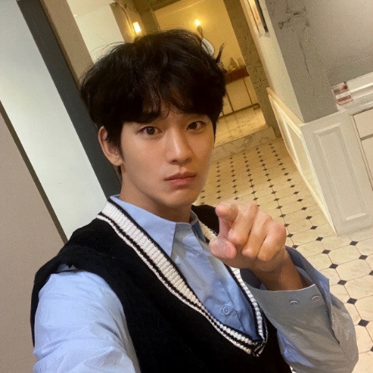 男生韩剧烫发发型推荐,韩式男生烫发推荐蓬松