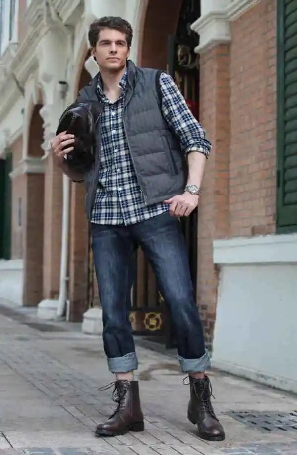 大黄靴和牛仔裤搭配,皮靴配牛仔裤