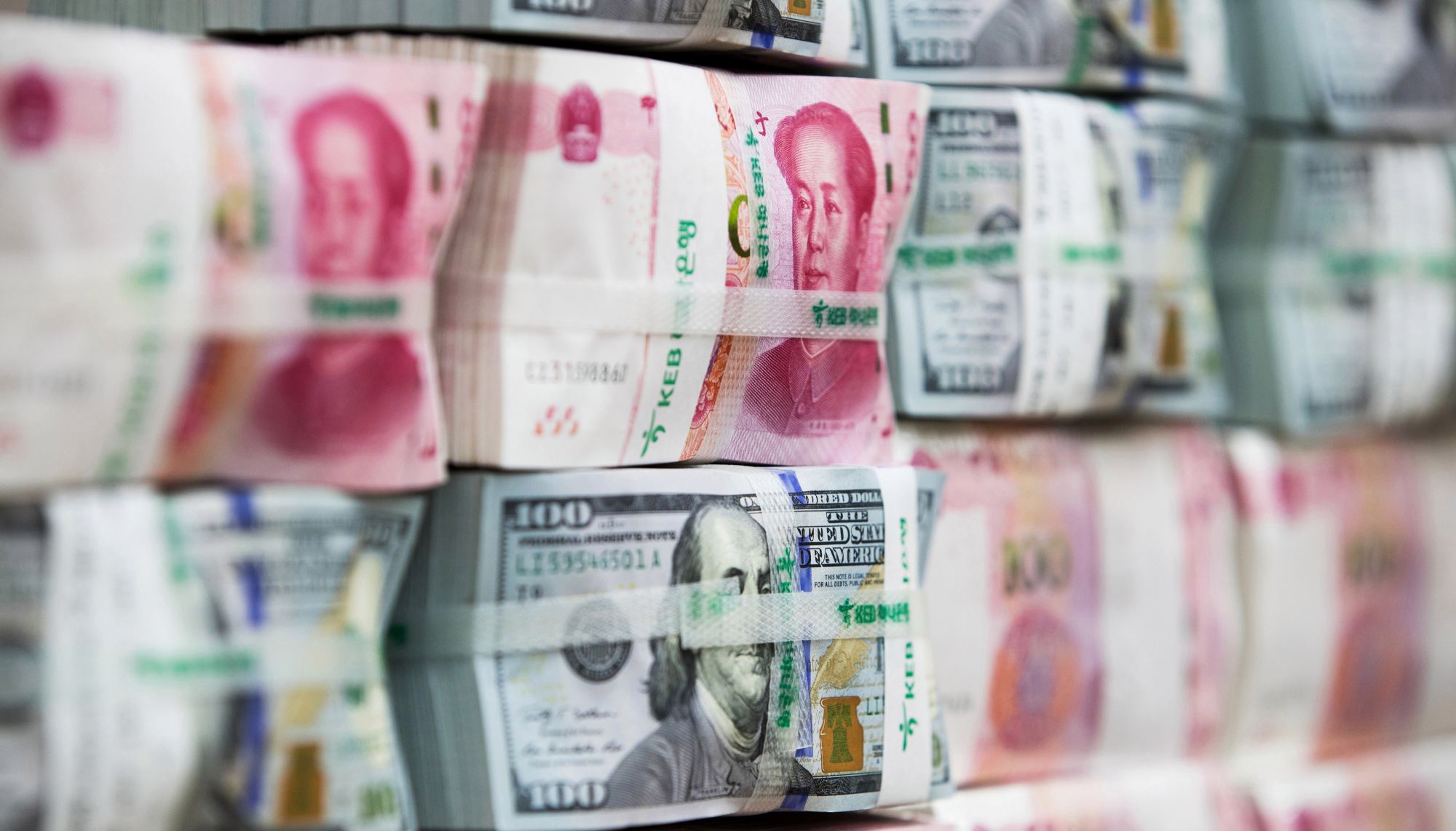 郭宏才：高中学历坑惨汪峰，5年诈骗百亿，逃到美国住豪宅开豪车