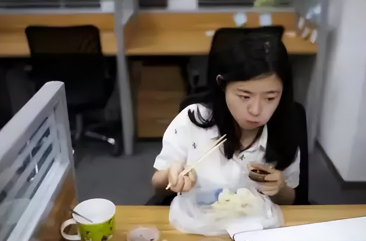 上海大学生的真实收入,上海本科生平均月薪