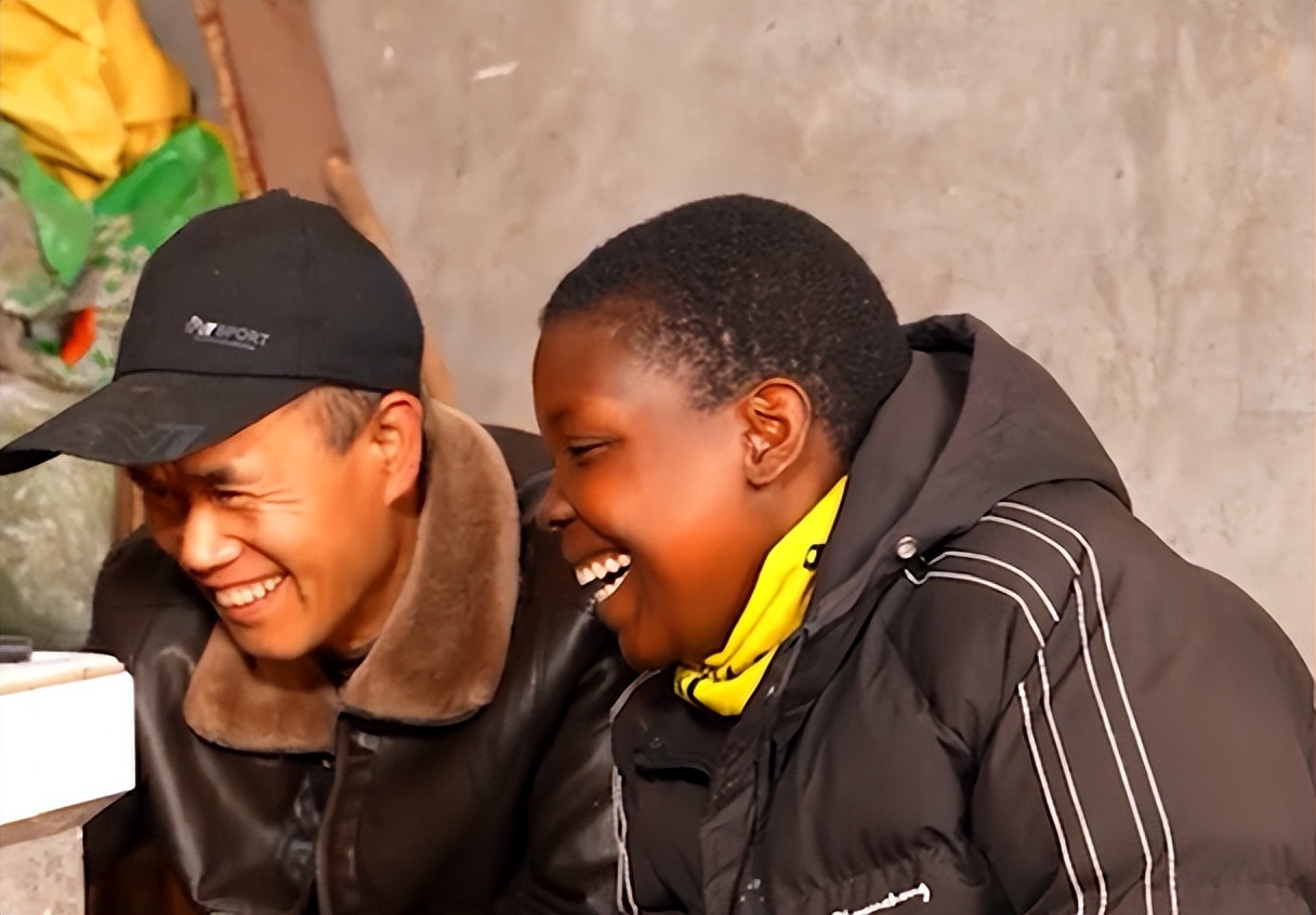 14年非洲女孩网恋光棍远嫁浙江，今靠做菜圈粉千万，丈夫说捡到宝