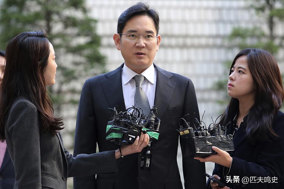 三星手机用两年就白屏,三星手机维修会被换国产屏吗