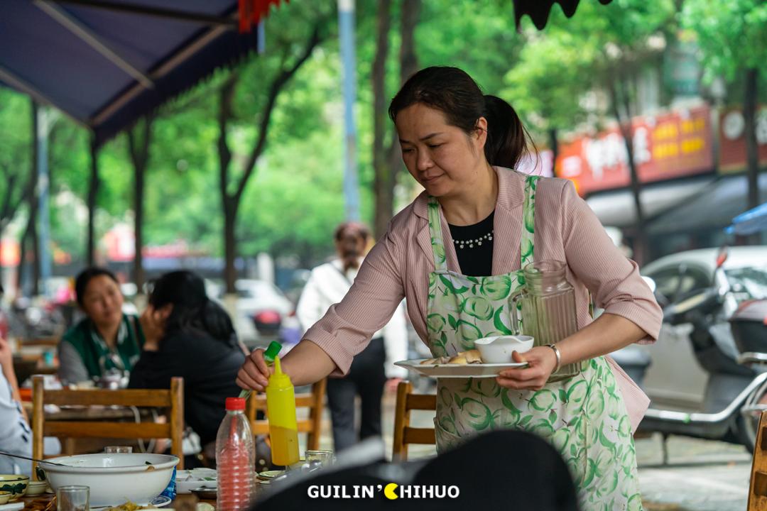 老字号石锅鱼31年老店,温岭石锅肥肠鱼