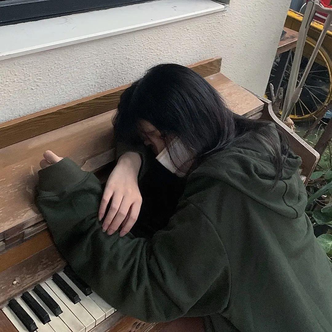 丧黑色系禁欲系伤感女生头像,女生头像丧系伤感心碎