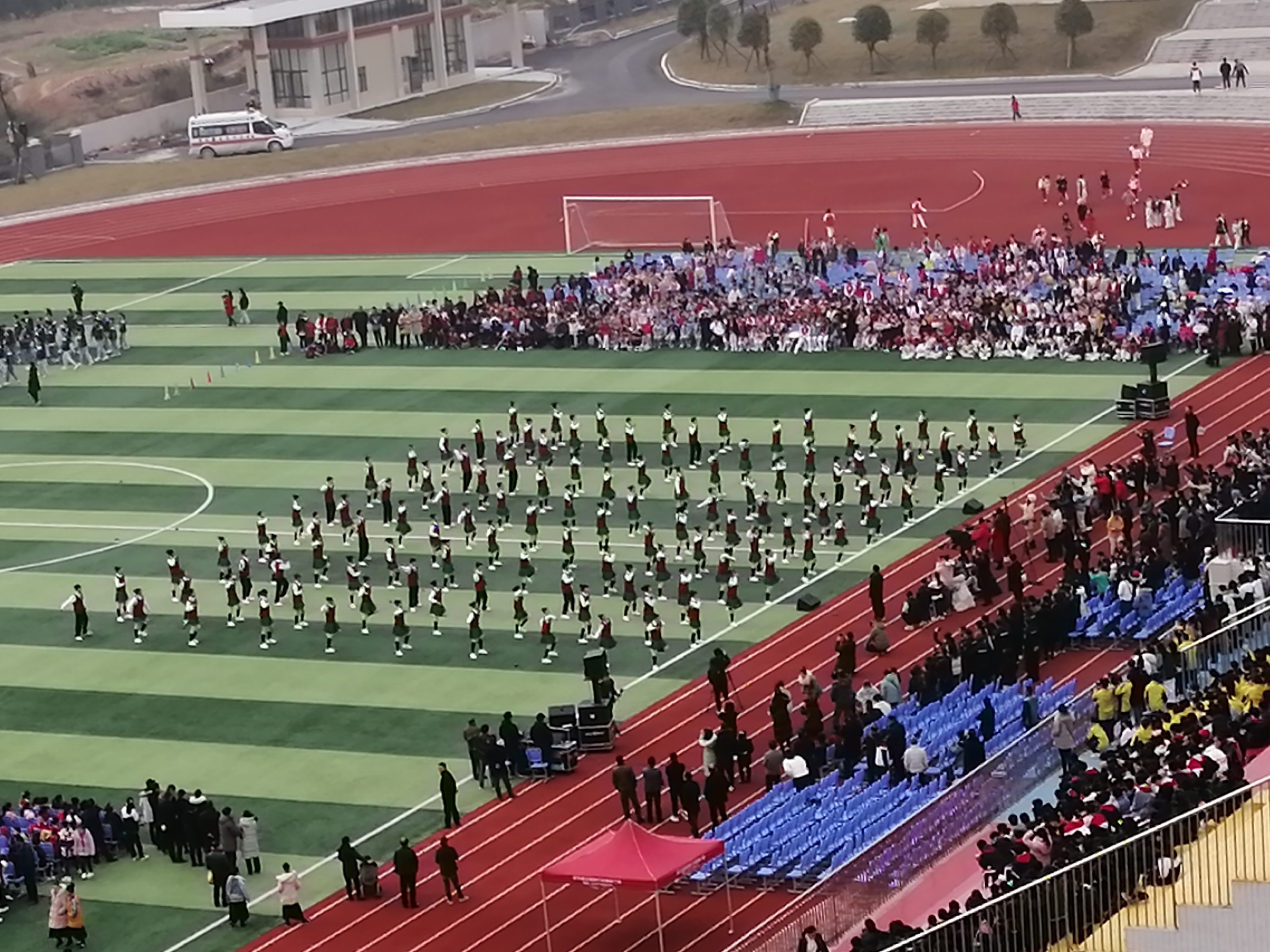 对“非教学人员平均绩效工资不高于教学人员的30%”这句话的理解