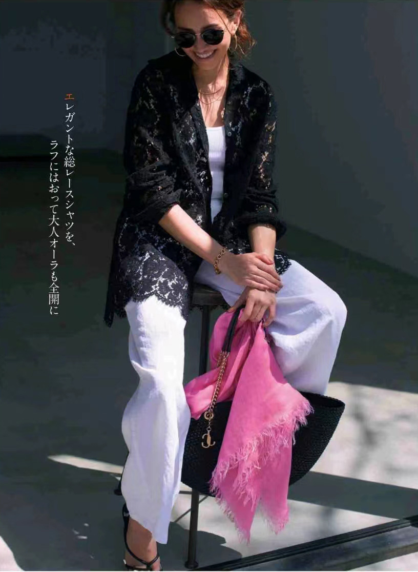 40岁女人黑白灰的穿衣搭配技巧,40岁女人穿高级灰还是黑色好看