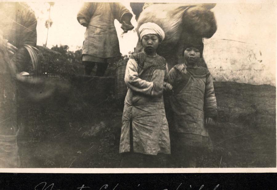 女子身着日本侵华军装露脸,日军女子拍照