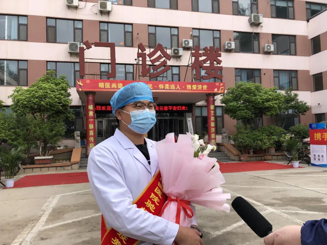 甘于奉献大爱无疆演讲,甘于奉献大爱无疆手抄报