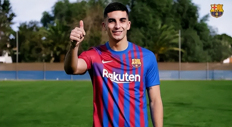 曼城引援费兰托雷斯,曼城0比2巴萨