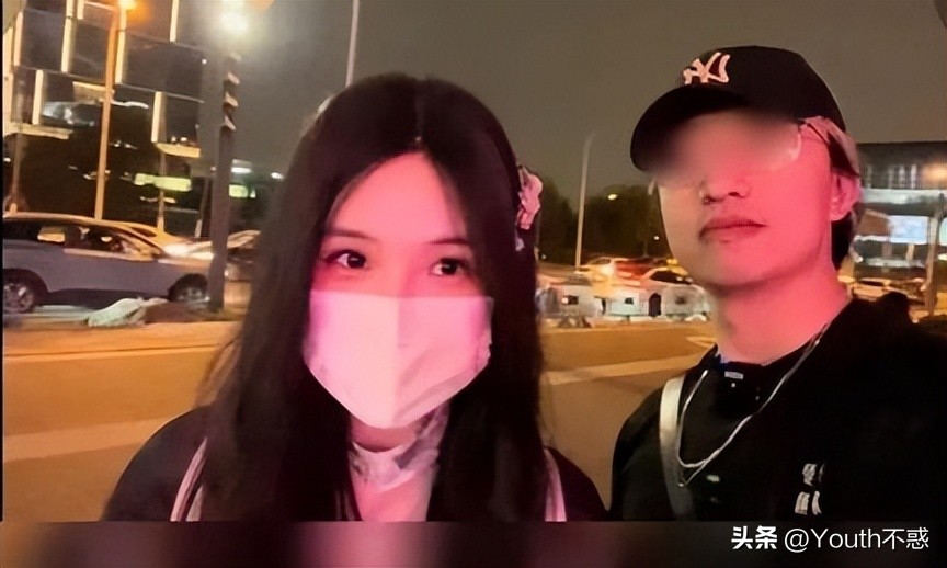 “福利姬”灰色产业链曝光，暗处贩卖自己，收入上千万