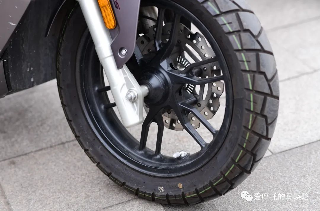 鸿150adv和鸿150哪个值得买,adv150踏板摩托车哪款最好