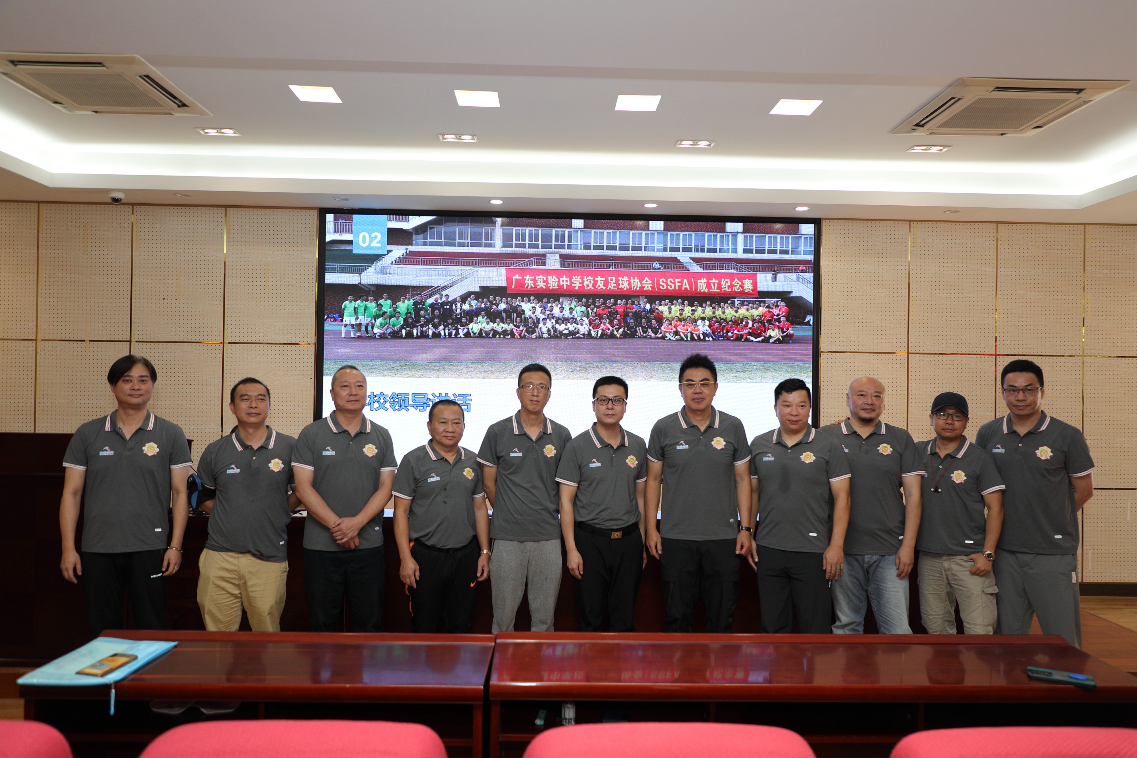 广东名校的足球氛围让人惊讶文化学习和校园足球*管双**齐下