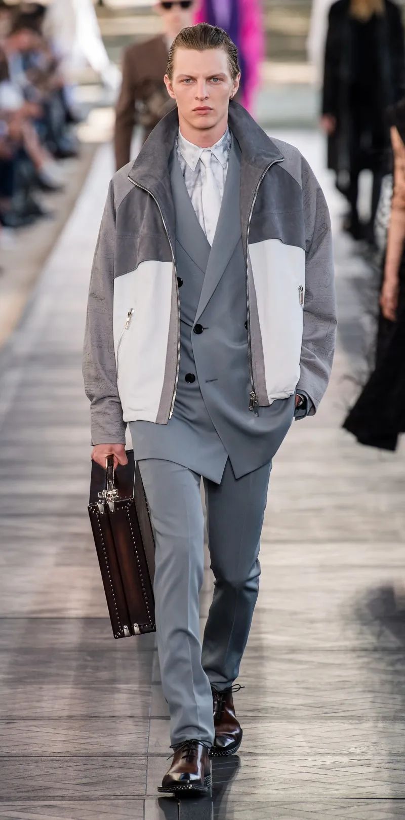 寻找办公室位置,想要一间属于自己的办公室