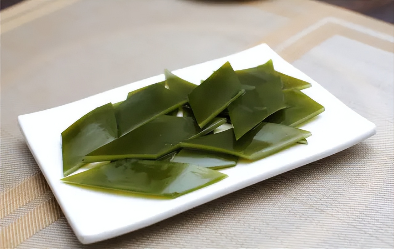 烧心反酸少吃甜的,反胃烧心反酸恶心应该少吃什么