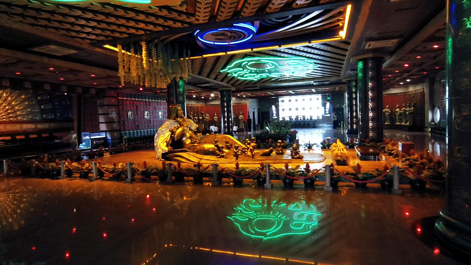 中国第一座门文化旅游景观展现中华民族历史渊源的华夏文明纪念碑