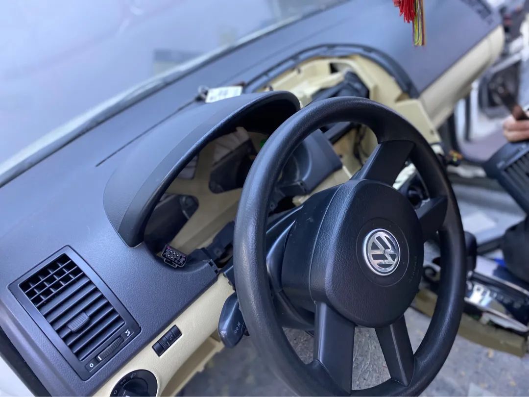 老款大众polo拆解内饰全过程,旧polo翻新视频