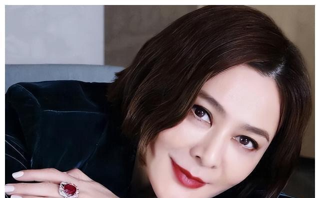 关之琳娱乐圈,关之琳演艺圈的地位