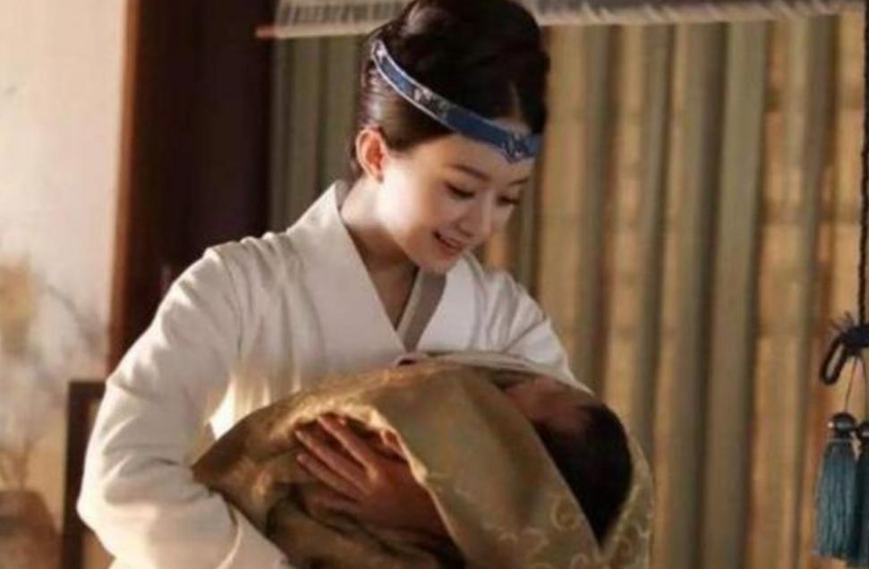 清朝女子因难产昏厥，被误认为已死下葬，300年后开棺景象凄惨