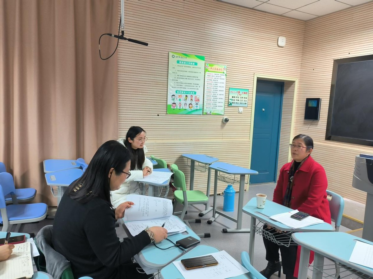 专家指导助推课题深入研究,专家引领做科研课题论证促发展