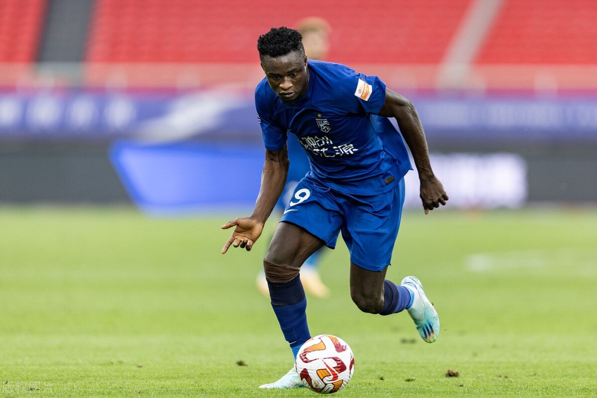 武汉三镇队豪取中超八连胜,武汉三镇取得中超首球