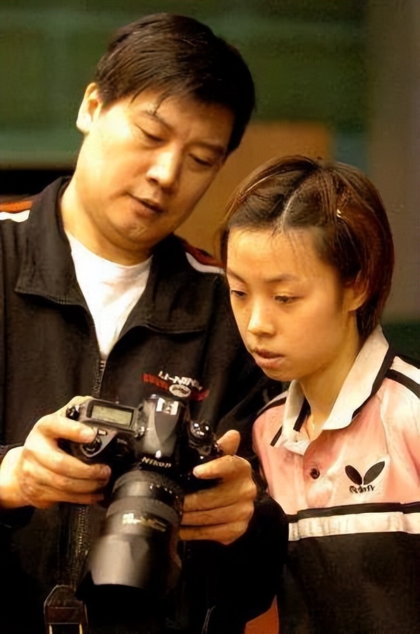 她是世界女乒第一人，大20岁老公与袁立同居12年，转身把她宠上天