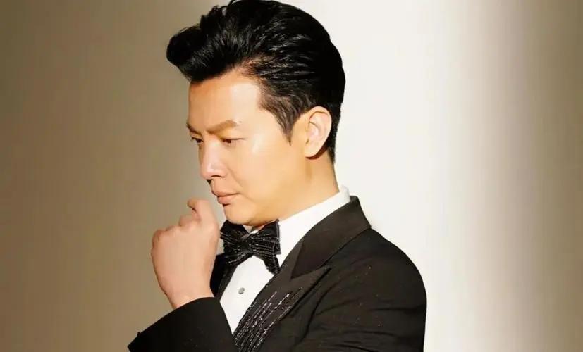 央视主持任鲁豫近况曝光,主持人任鲁豫宣布二胎