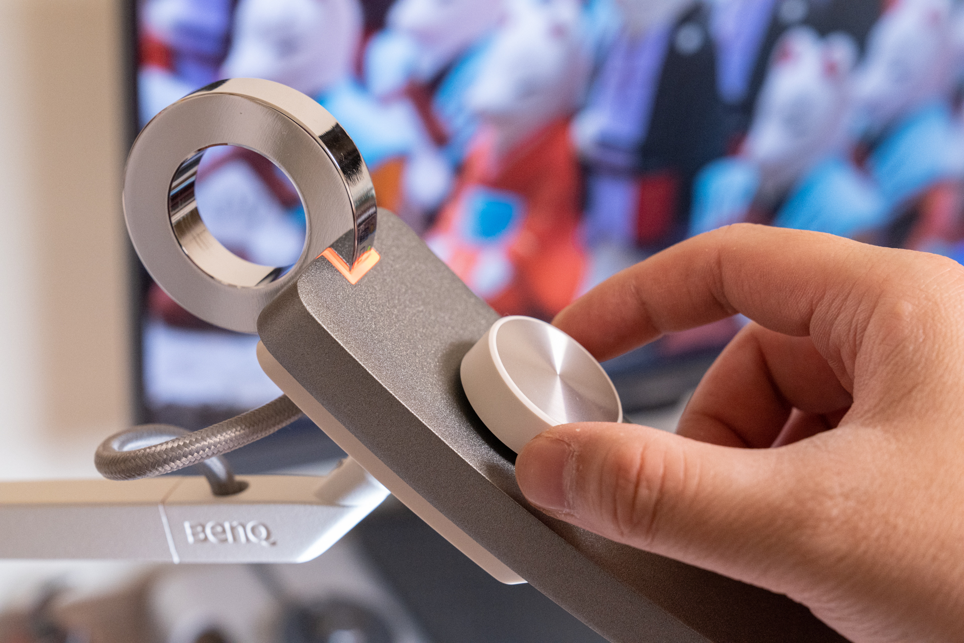 自己办公桌面布置,最简单的办公室桌面布置图