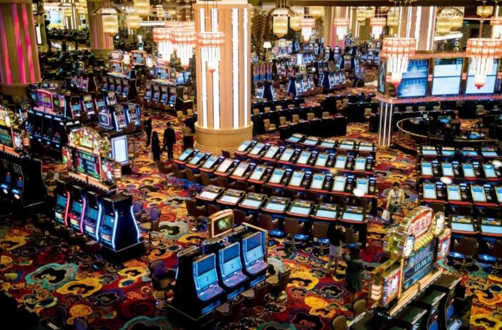 赌王何鸿燊用的是金丝楠木棺材吗,赌王何鸿燊棺材是什么木头做的