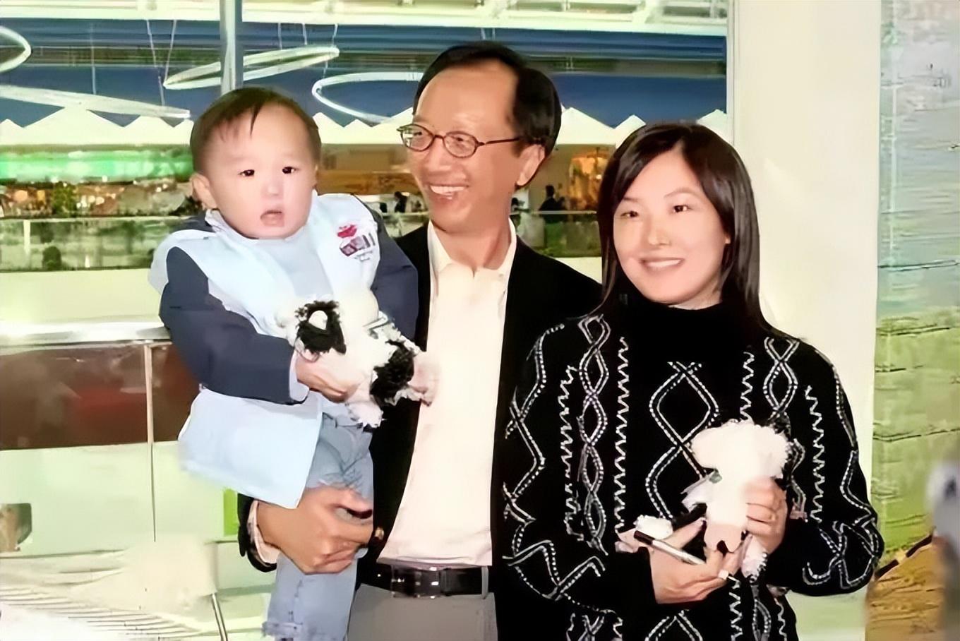 梁锦松一年收入多少亿,梁锦松为香港狂赚3万亿