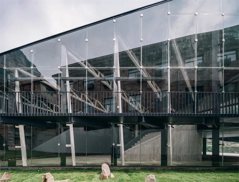 太行新宇美术馆拍照姿势,石板岩新宇美术馆