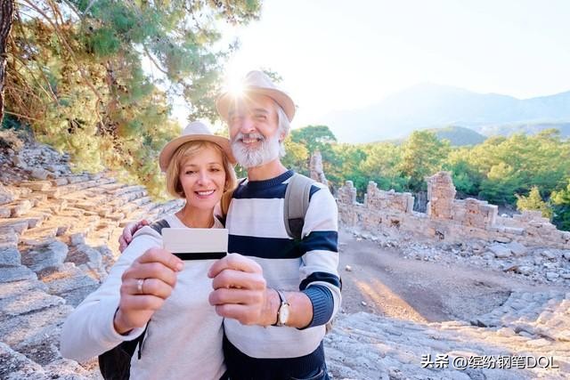 湖北老年卡与武汉老年卡有区别吗,武汉公交老年卡是多少岁才能办