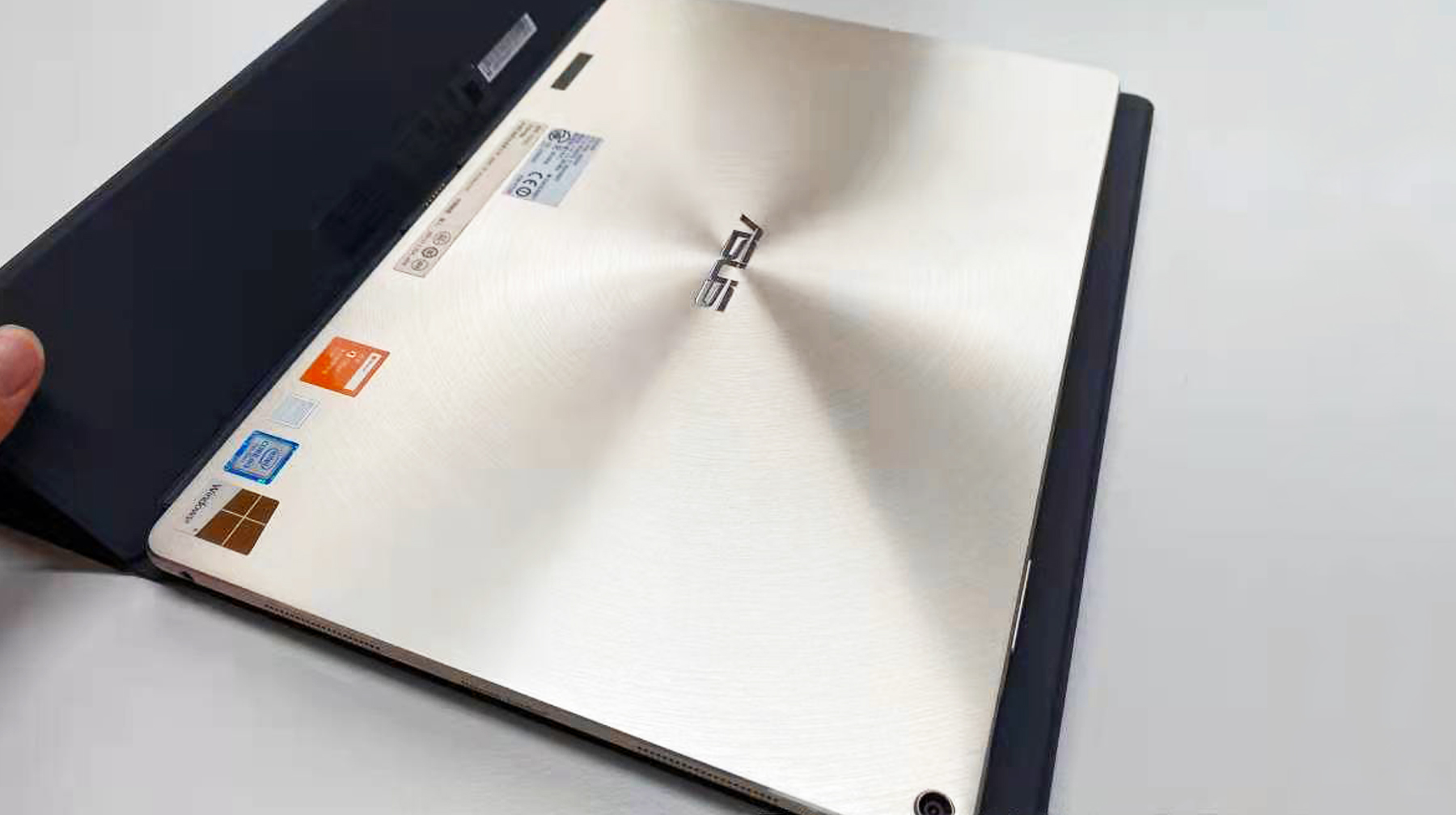 华硕b360mplusgamings配i79700,华硕平板电脑最好最新款的