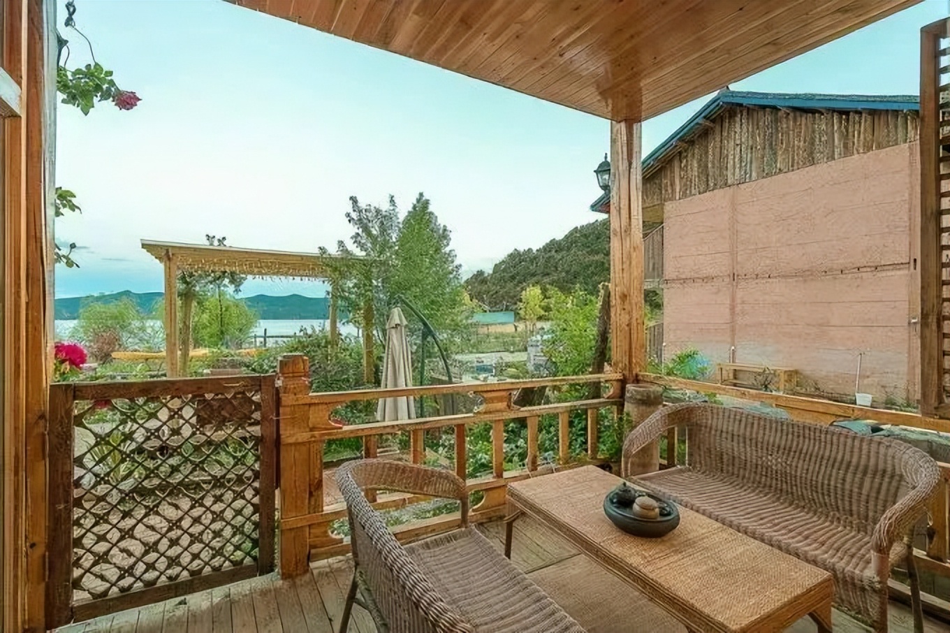 知名一线品牌巴宝莉陶瓷安缦柔光石新品|天生温柔，披光而至