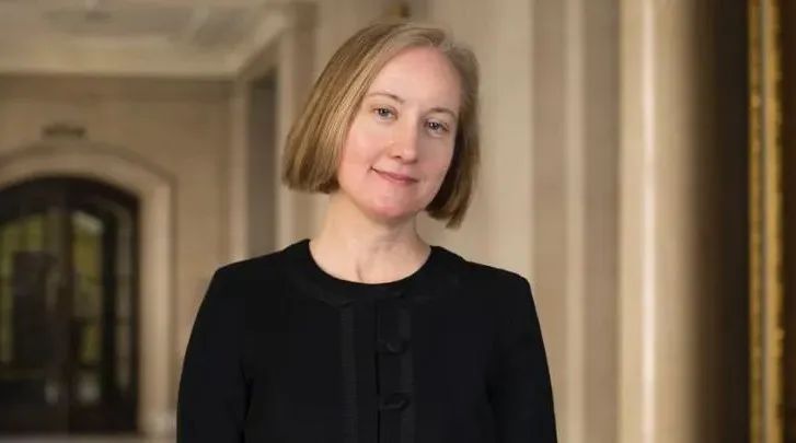 08年美国超级*子骗**:靠忽悠进华尔街,骗婚女高管12年