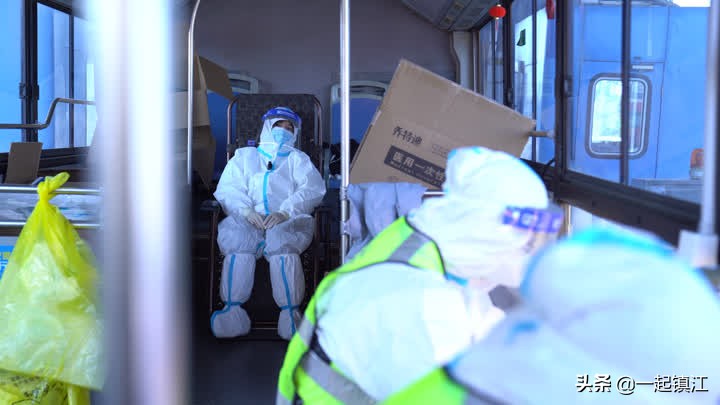 坚守战疫一线筑牢防控屏障,坚守抗疫一线守护百姓平安