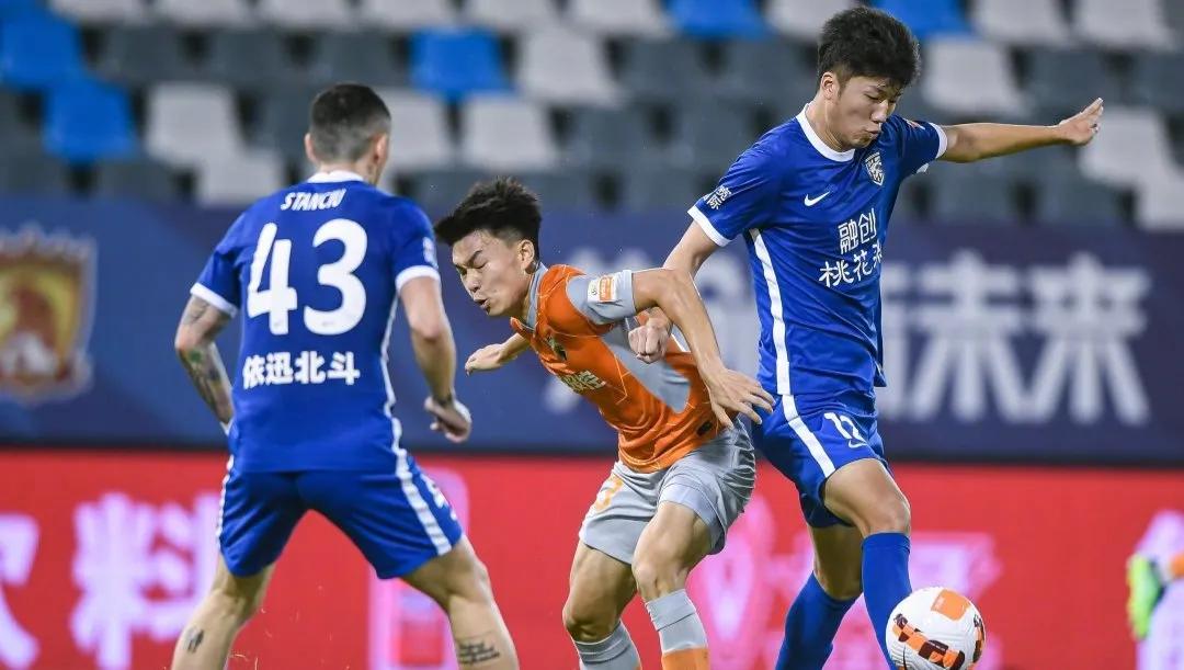 中超泰山击败河北队复盘,海港vs泰山费莱尼逃过红牌