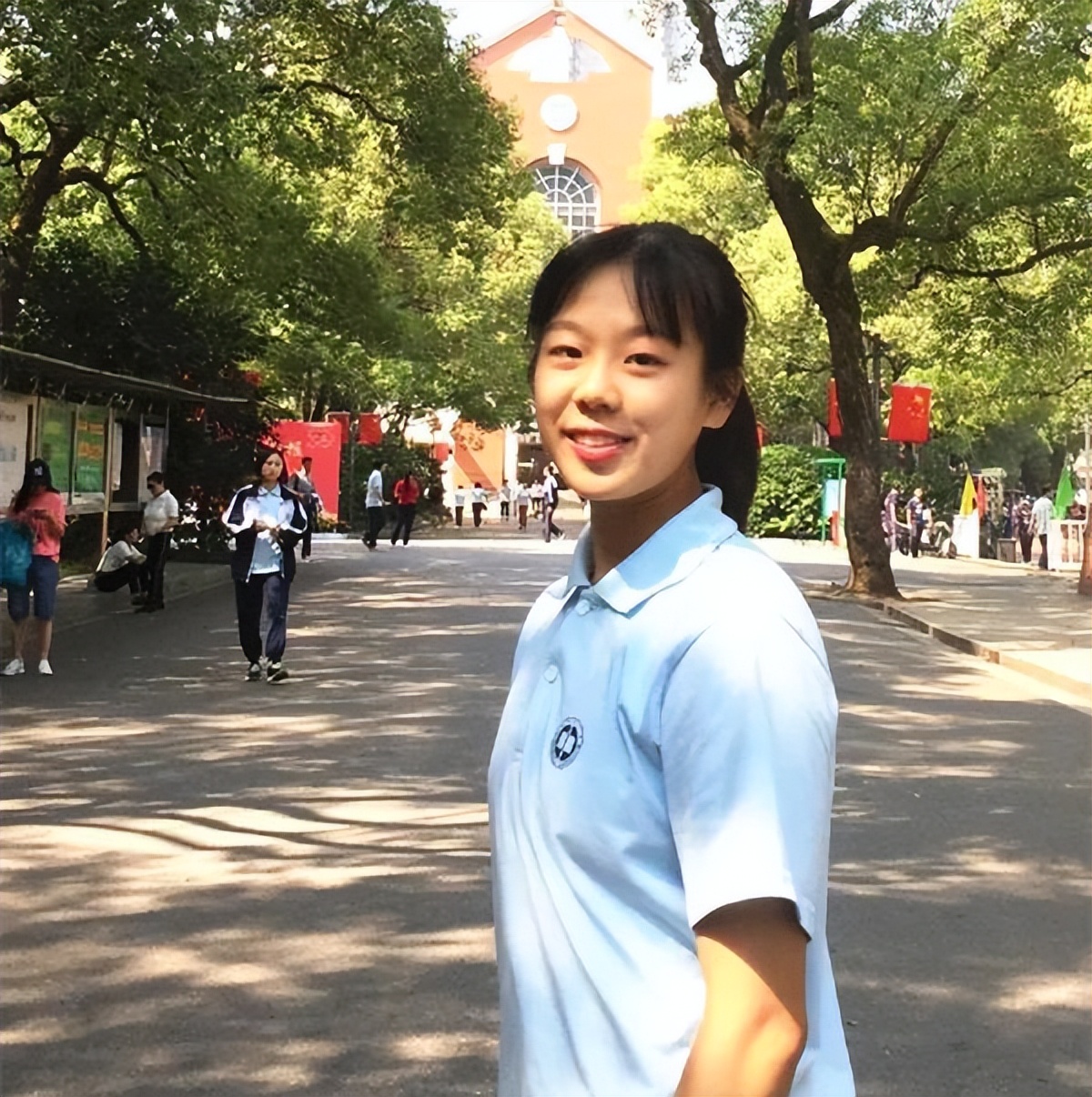 两年前，那个兴奋冲出考场“劈叉”的湖南考生，后来考了多少分？