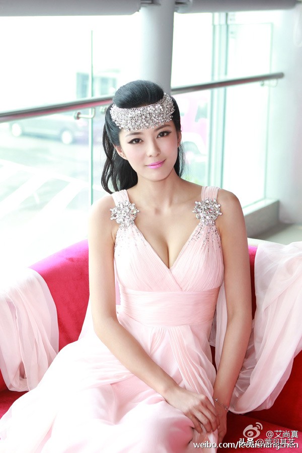 中国黄金比例身材第一人,曾经中国第一富豪