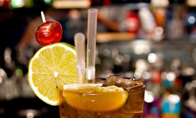 “*身失**酒”惹的祸，保安疑似性侵醉酒女业主，“捡尸”不避摄像头