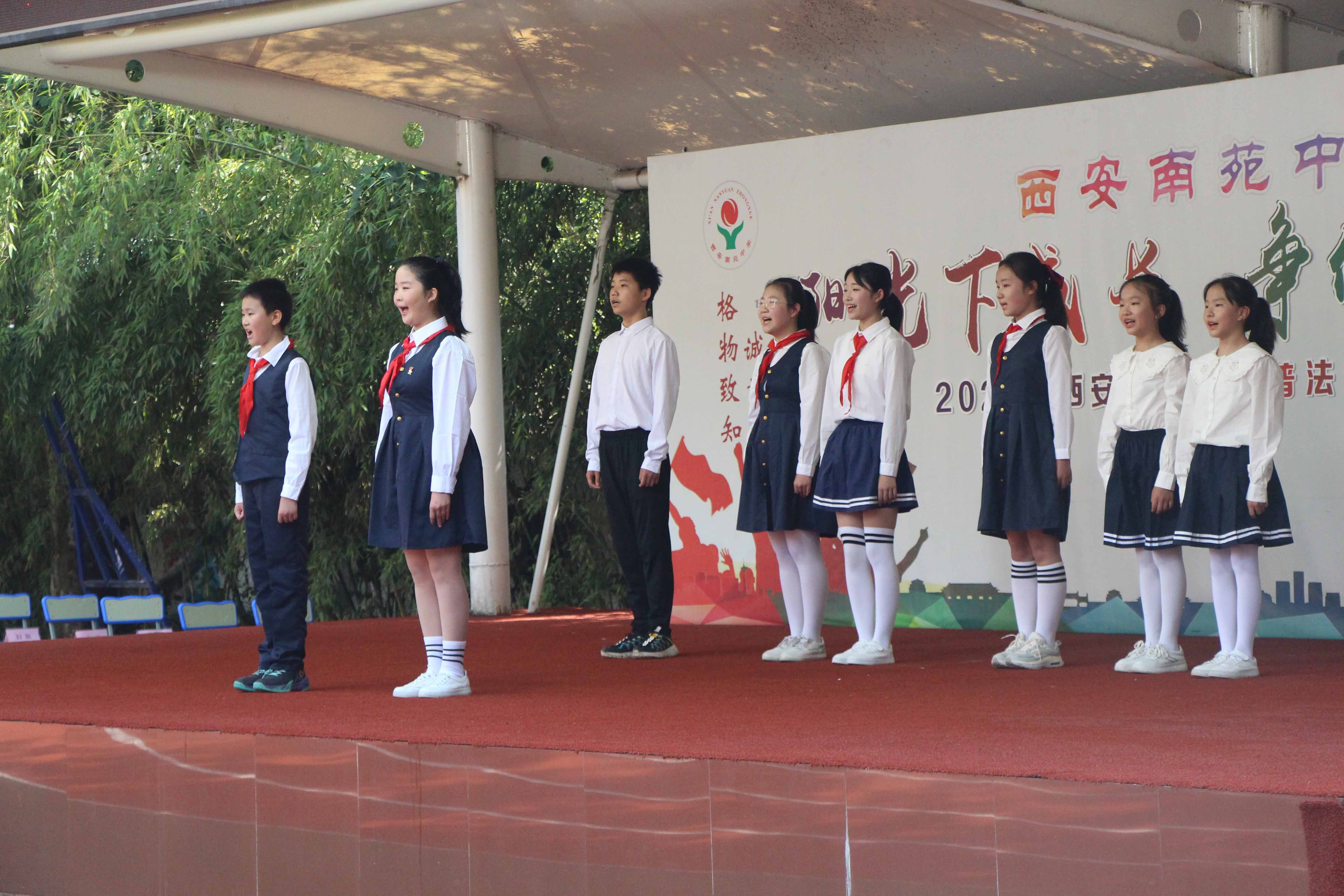 法制宣传进校园争做守法好少年,在阳光下成长少先队员