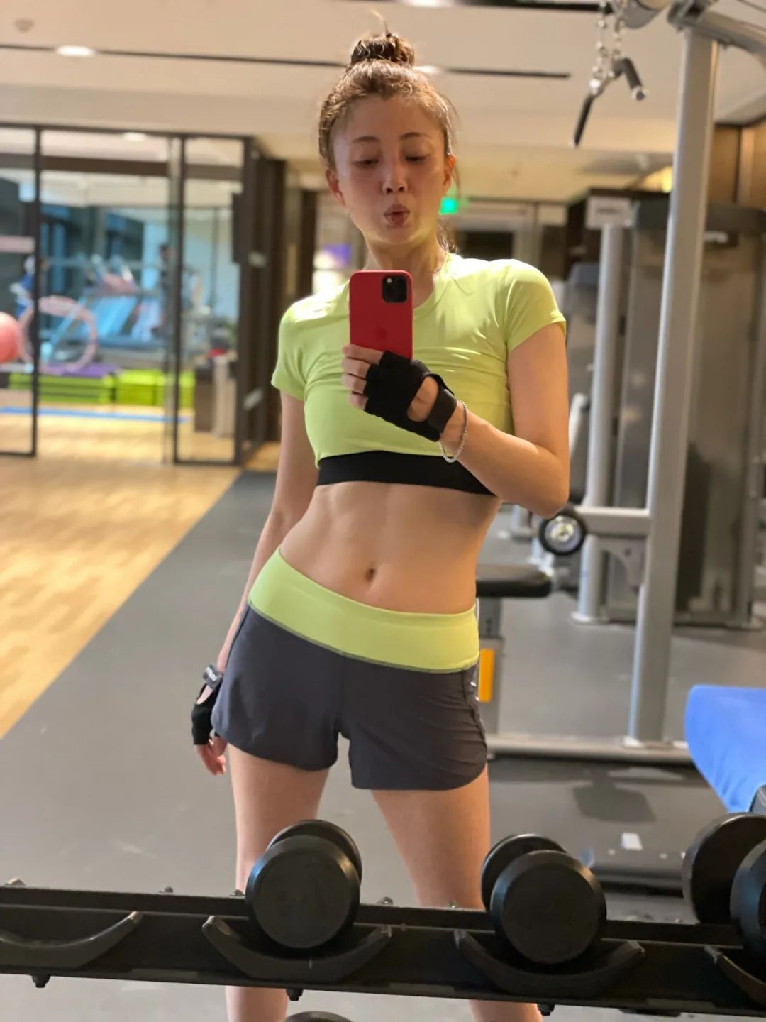 浪了20年的“内娱水蜜桃”，如今42岁美成这样？