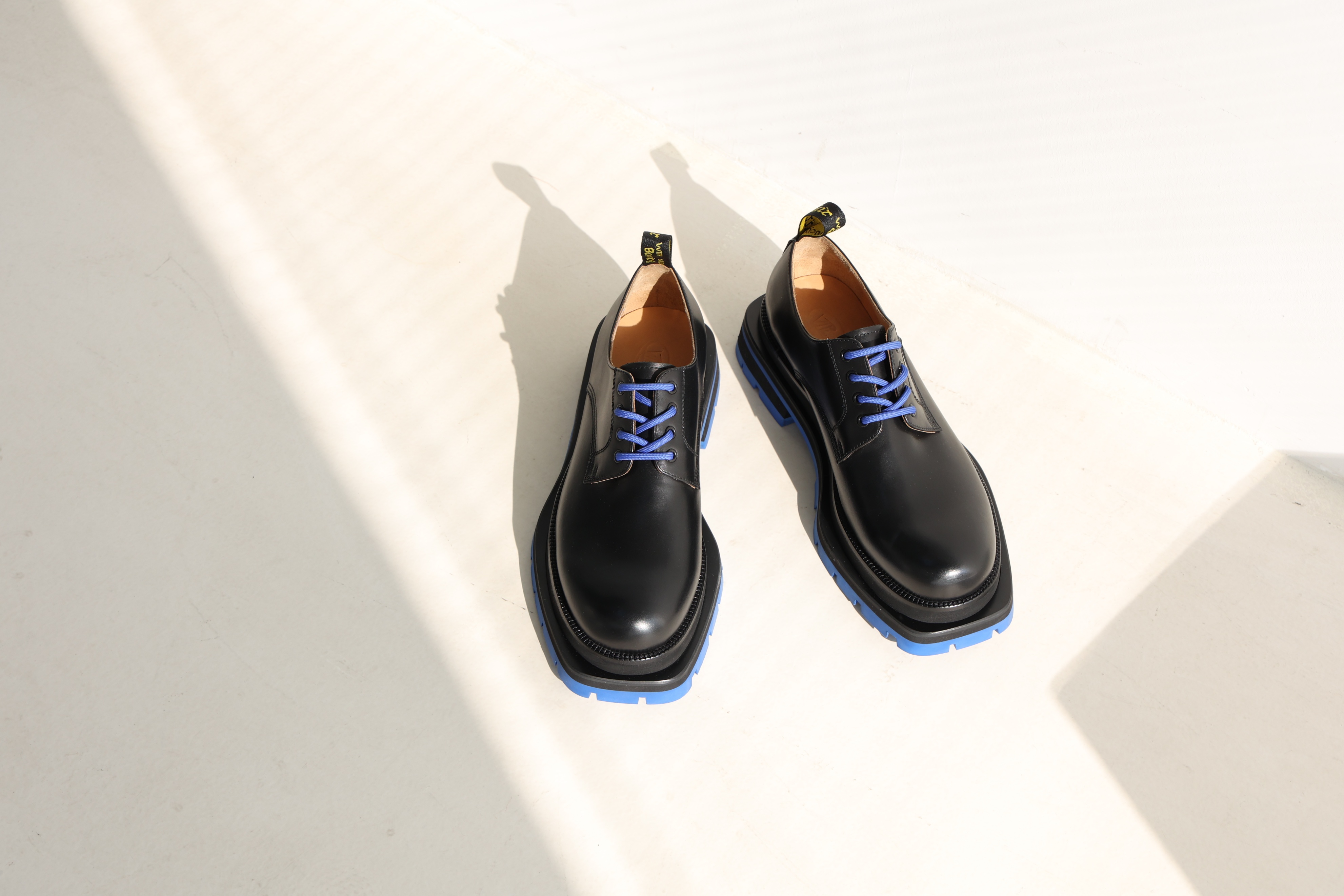 风油精可以修复皮鞋刮痕吗,卡其色皮鞋有刮痕如何修复