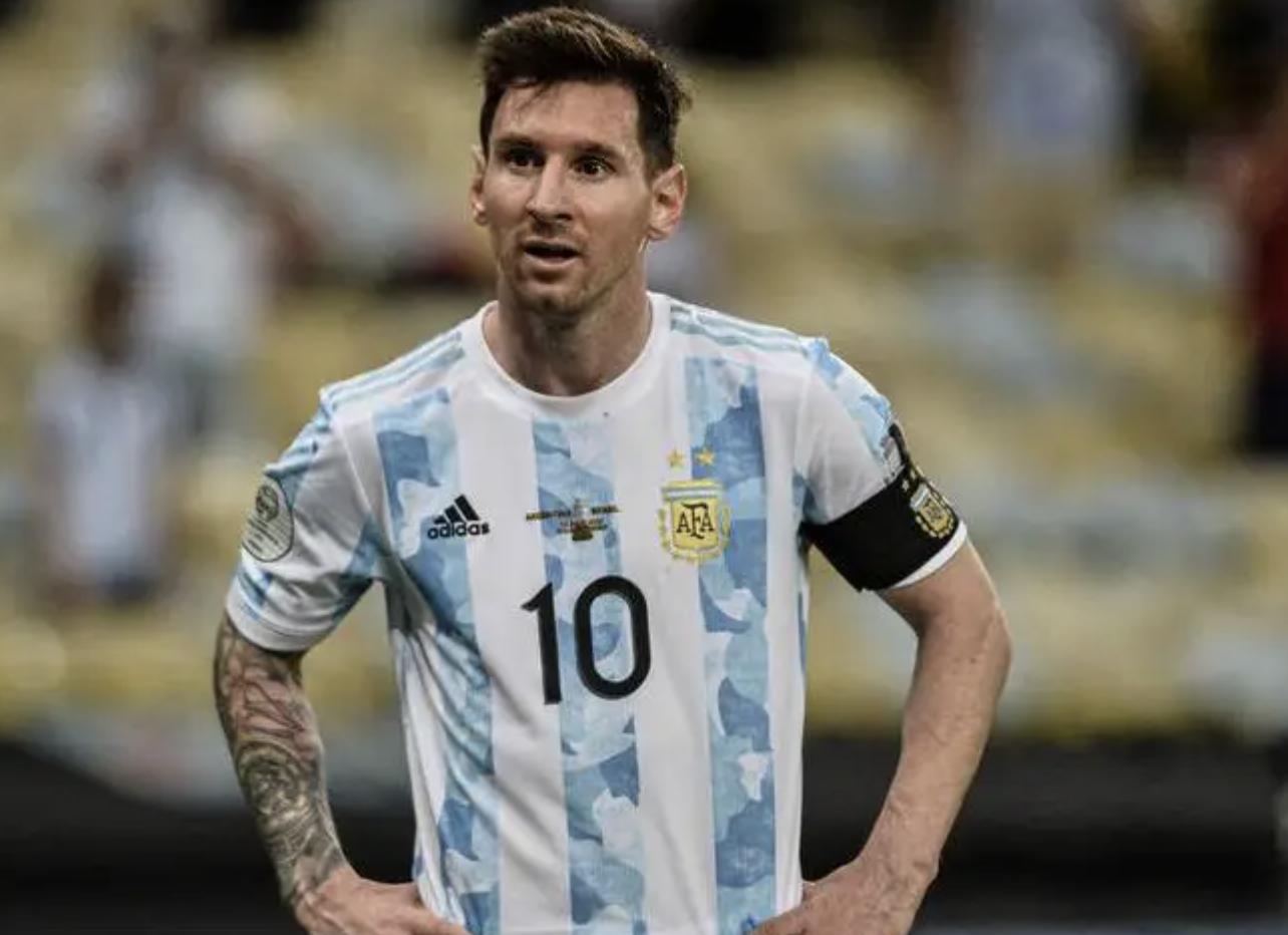 梅西后继有人！足坛再现天才球员，89场进485球