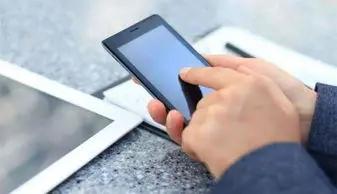 手机老是弹出空间清理怎么办,手机莫名其妙多出的照片怎么关闭