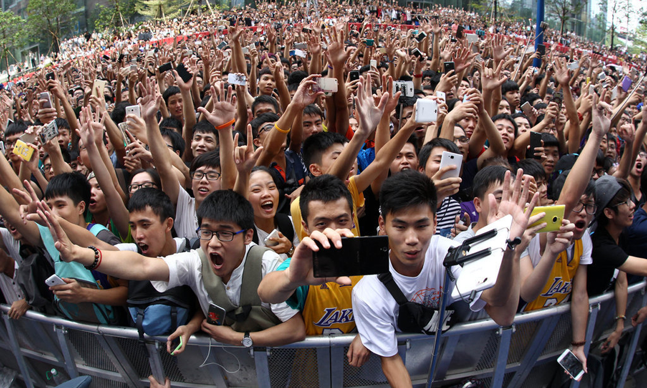 文化巨星陨落，关注度竟然不如“牵手门”，是非观为什么如此荒诞