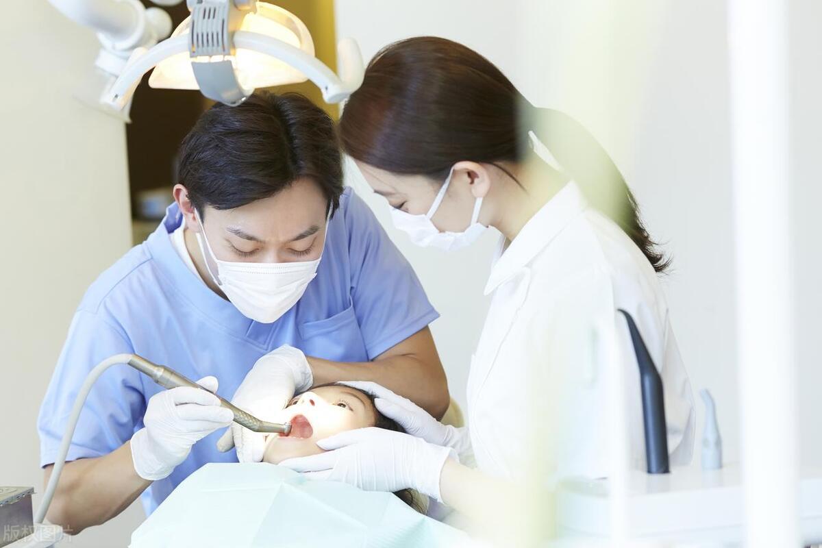 看牙公立医院贵还是私立医院贵,看牙去公立医院还是私立医院