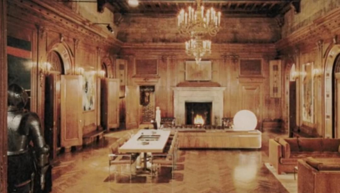 “高级小黄书”创始人：扬言与上千名女人上过床，86岁娶26岁嫩模